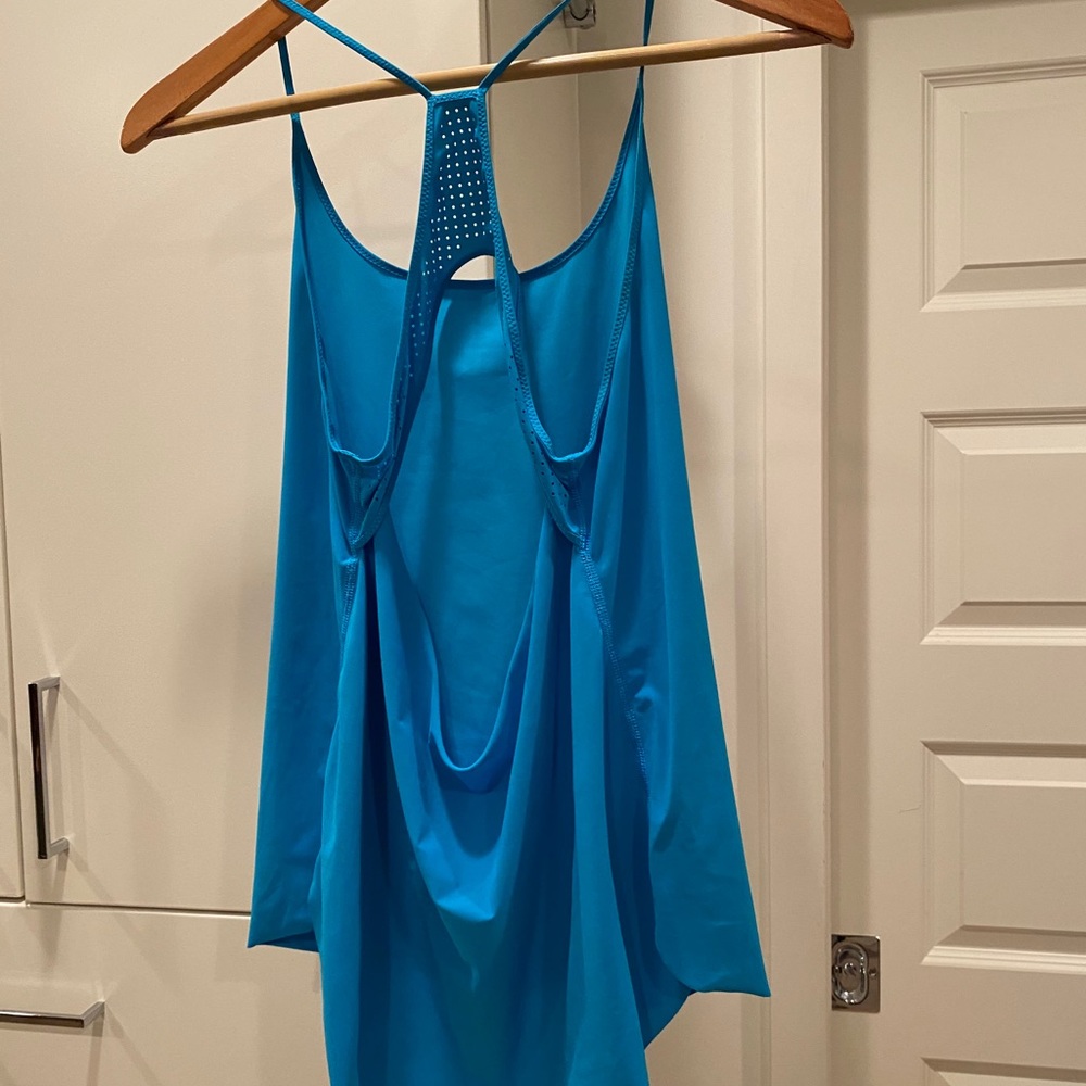 Lululemon tank.